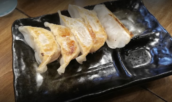 博多三氣 福大通り片江店の餃子です。